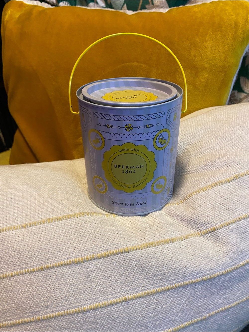 Beekman 1802 Lavender Tin with Yellow Handle and Accents with 4 soaps inside